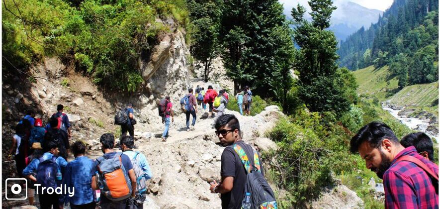 Kheerganga & Tosh trek with backpacker stay in Kasol
