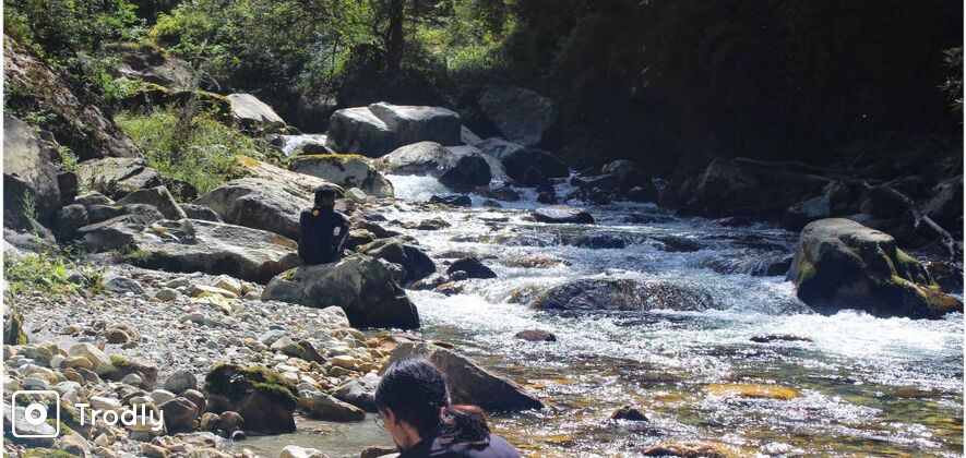 Kheerganga & Tosh trek with backpacker stay in Kasol