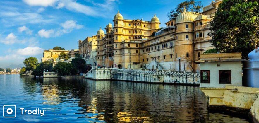 Old Udaipur Walking Tour With Traditional Music Performance