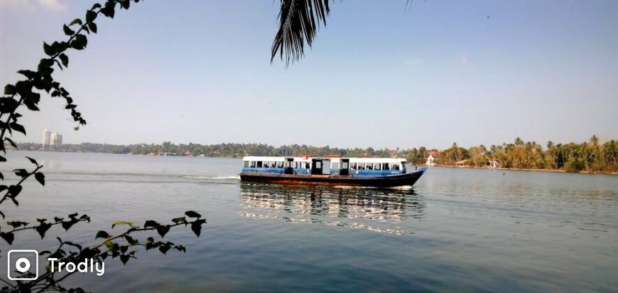 Ashtamudi Lake Day Tour from Trivandrum