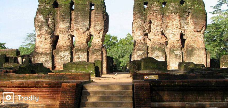 Polonnaruwa Ancient City Tour from Anuradhapura