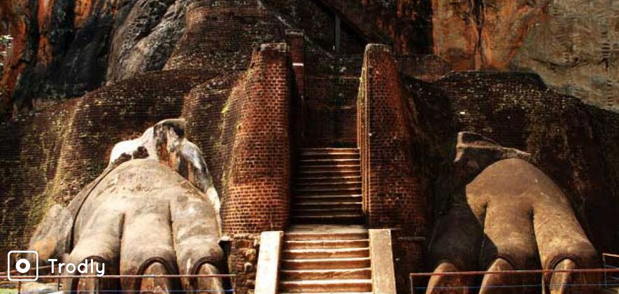 Sigiriya Rock Fortress and Village Tour from Dambulla