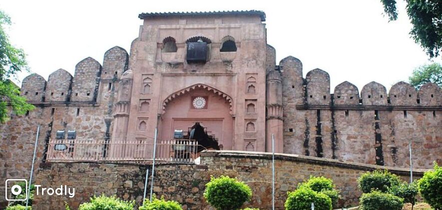 Jhansi 2 Day Sightseeing Tour from Agra