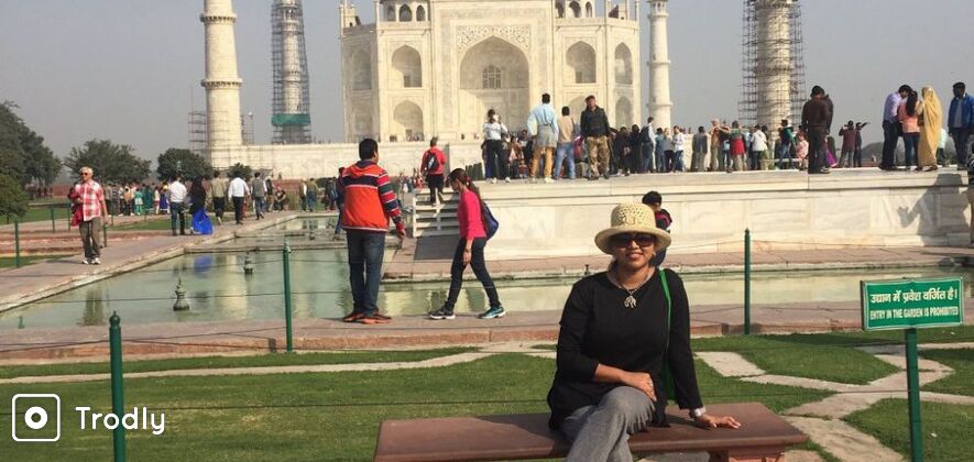 Taj Mahal Guided Tour with Kachhpura Village Walk from Delhi