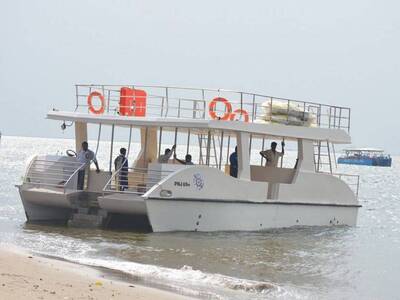 Boat Cruise Adventure with Drinks and Lunch in Goa