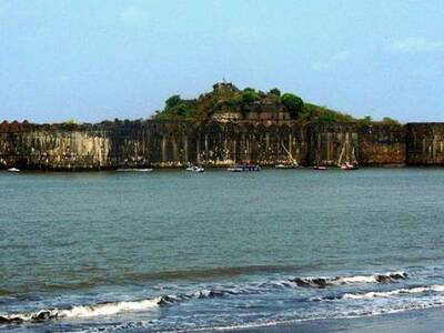 Murud-Janjira and Kashid 2 Day Sightseeing Tour from The City of Mumbai