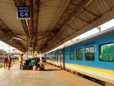 Agra Day Tour by Gatimaan Express Train from Delhi