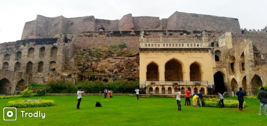 Tombs and Golconda Fort Half-Day Guided Tour