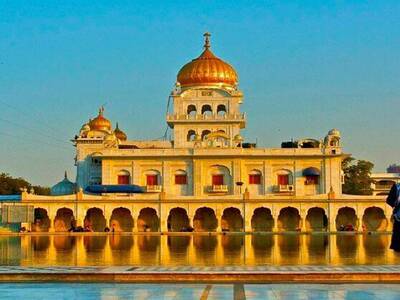 Gurudwara Bangla Sahib and Birla Temple Tour on a Tuk-Tuk