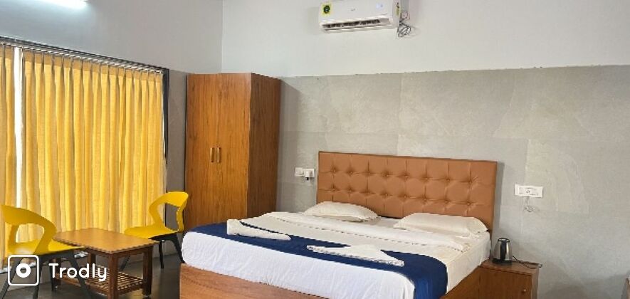 Makalidurga Trek from Bangalore with AC Room Stay
