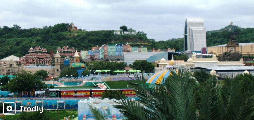 Ramoji Film City Guided Tour from Hyderabad including Lunch