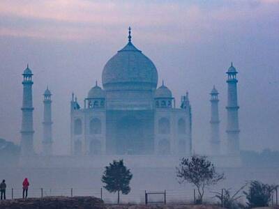 Sunrise at Taj Mahal and Agra Fort Tour from Delhi