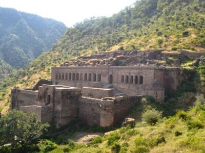 Haunted Bhangarh and Abhaneri Guided Trip from Jaipur