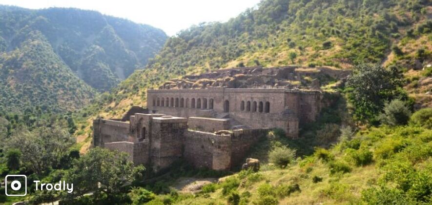 Haunted Bhangarh and Abhaneri Guided Trip from Jaipur