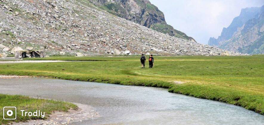 Kalihani Pass with Lake Rani Sui Trek