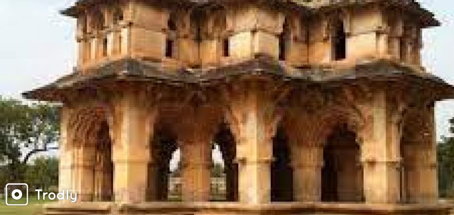 Badami, Aihole and Pattadkal Day Tour from Hampi in Private Cab