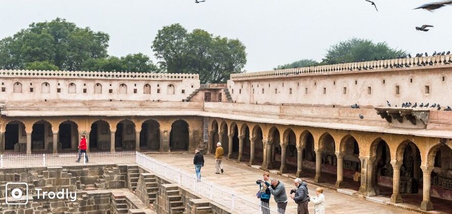 Chand Baori & Fatehpur Sikri Guided Day Tour from Jaipur with Drop at Agra