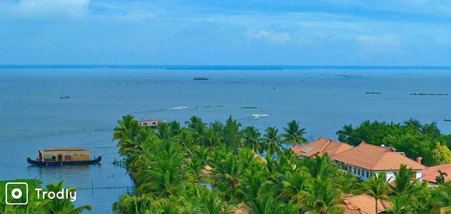 Kumarakom Houseboat and Resort Stay