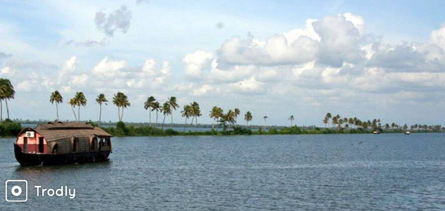 Kumarakom Houseboat and Resort Stay