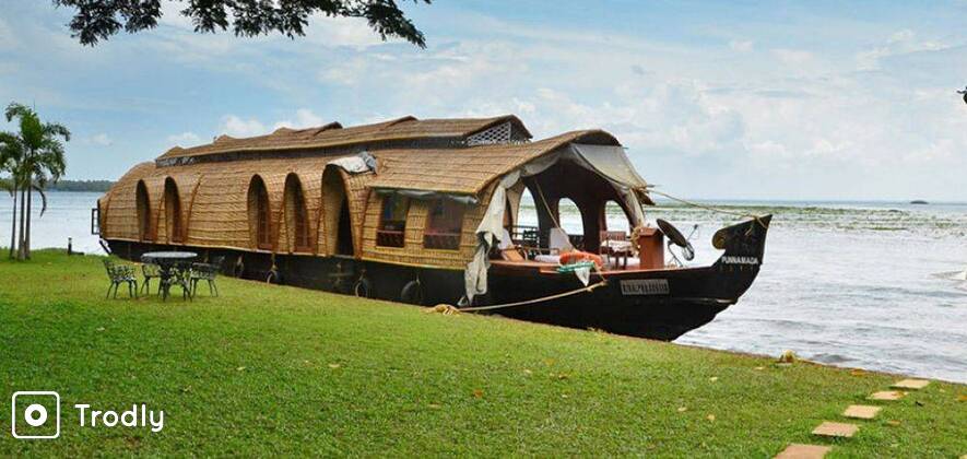 Munnar & Alleppey Houseboat Honeymoon - 3 Nights/ 4 Days