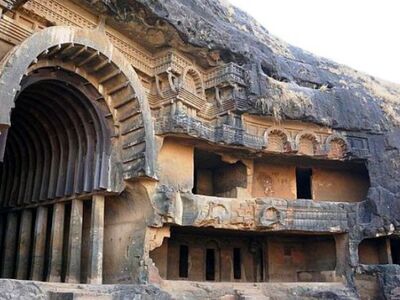 Karla and Bhaja Caves Sightseeing Tour From The City of Mumbai