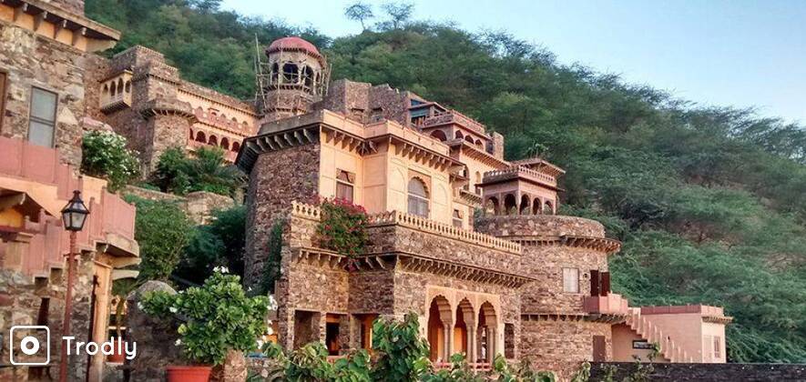 Neemrana Fort Day Trip from Delhi - Trodly