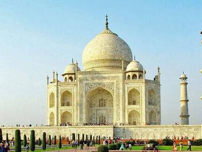 Agra Day Tour from Delhi with Taj Mahal and Agra Fort